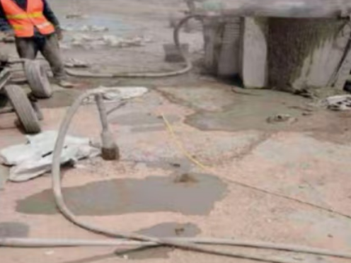 伊通水泥混凝土路面板底注浆技术 路面脱空注浆整治方案