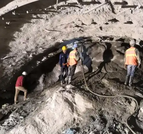 伊通拱顶带模注浆料的施工流程及注意事项